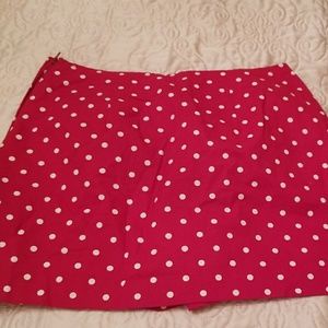 Small size 3 nwot red polka dot mini skort..has sh